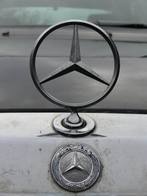 Mercedes-Benz ada 200