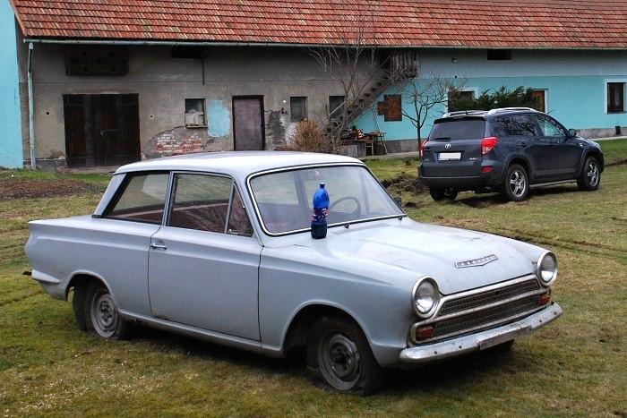 Ford Cortina