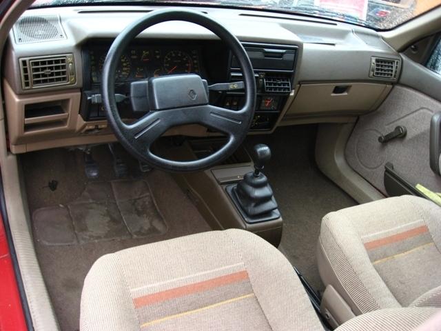 Renault R19