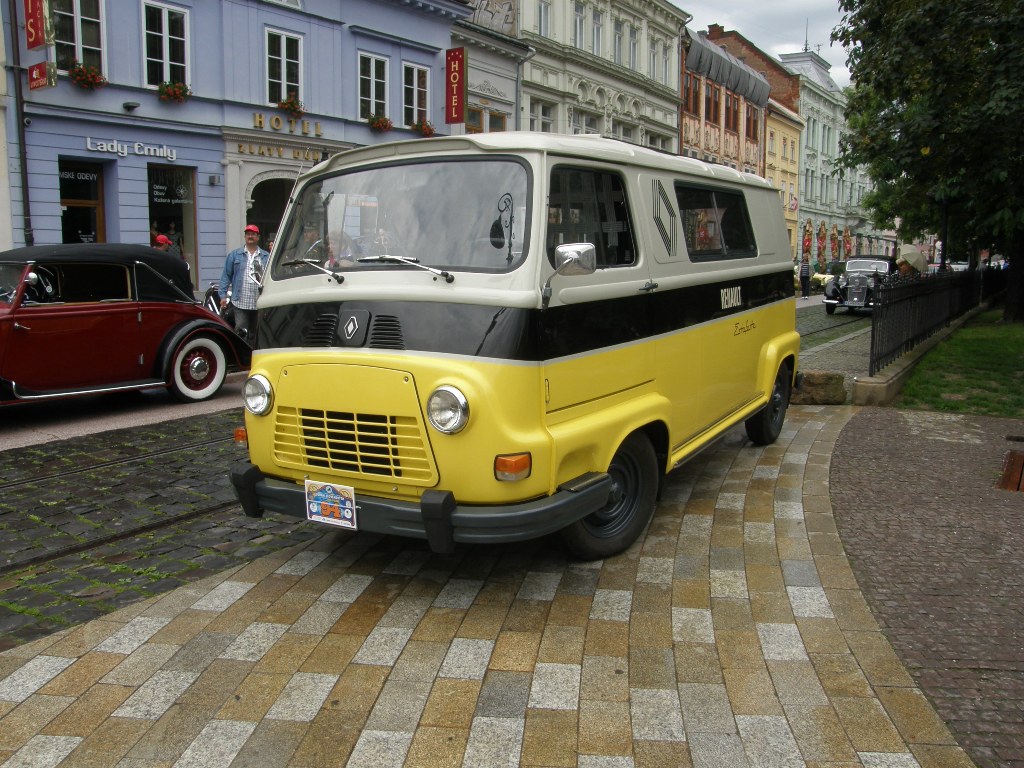 Renault R8