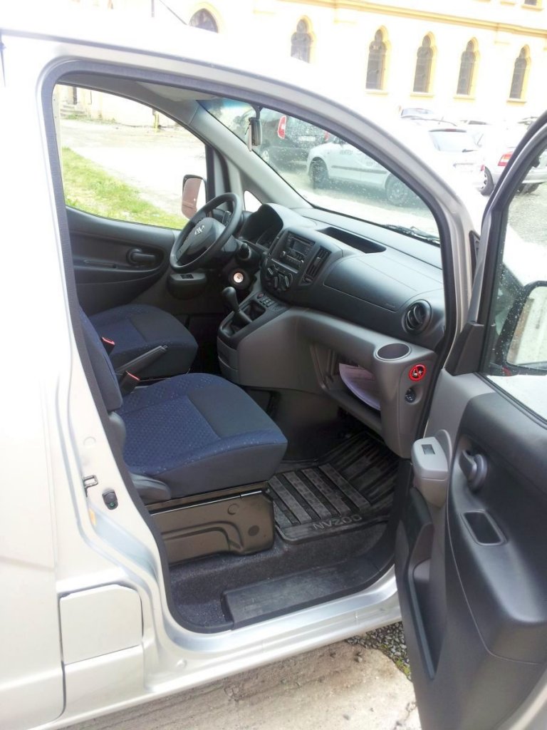 Nissan NV200