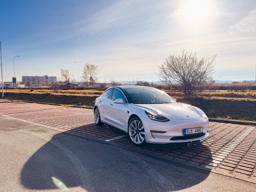 Tesla 3