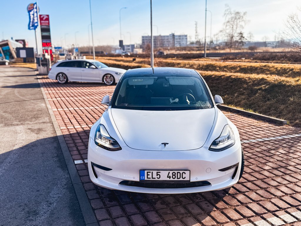 Tesla 3