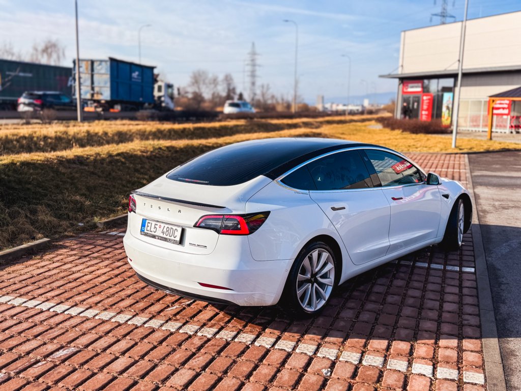 Tesla 3