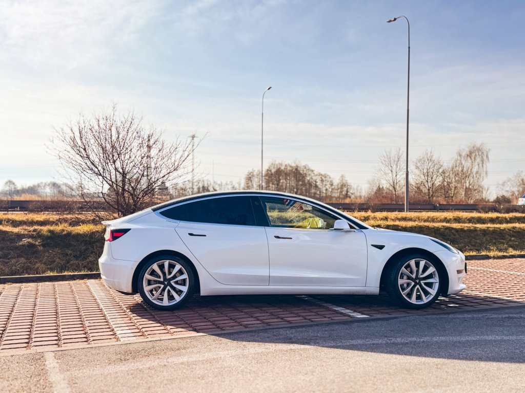 Tesla 3