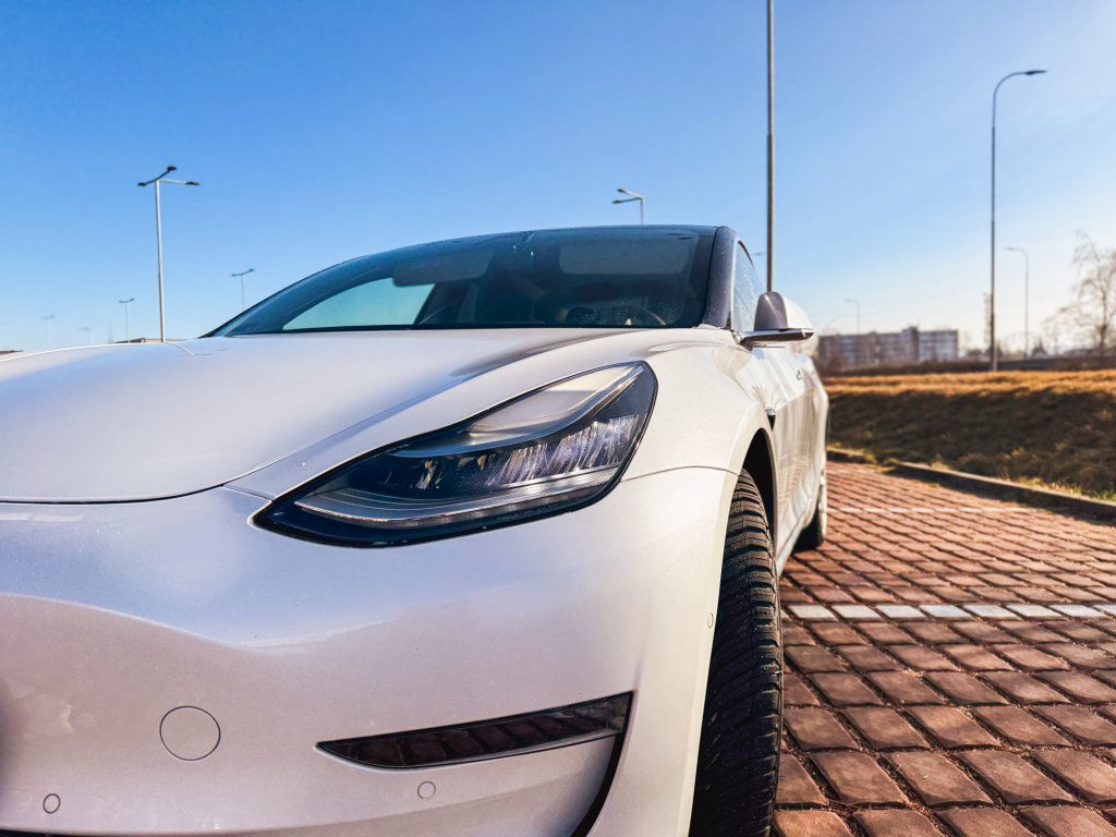 Tesla 3